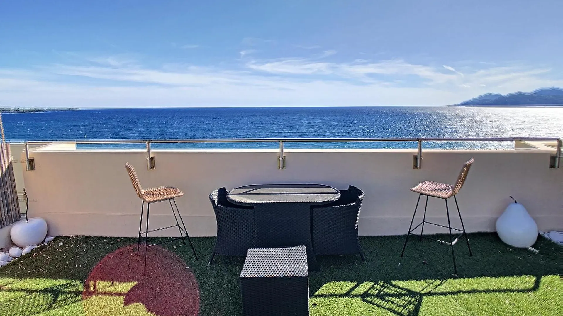 Beach Penthouse With Unique Rooftop Terrace 301 contacts